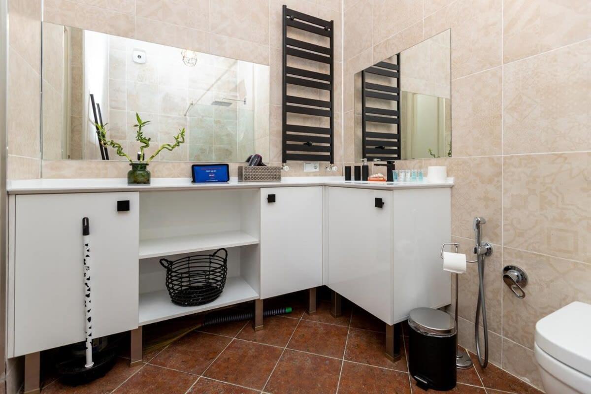 Stylish 2Br Apt In The Heart Of Old Тбілісі Екстер'єр фото