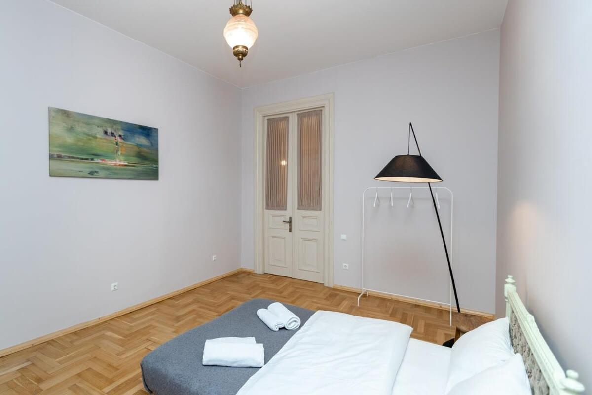 Stylish 2Br Apt In The Heart Of Old Тбілісі Екстер'єр фото