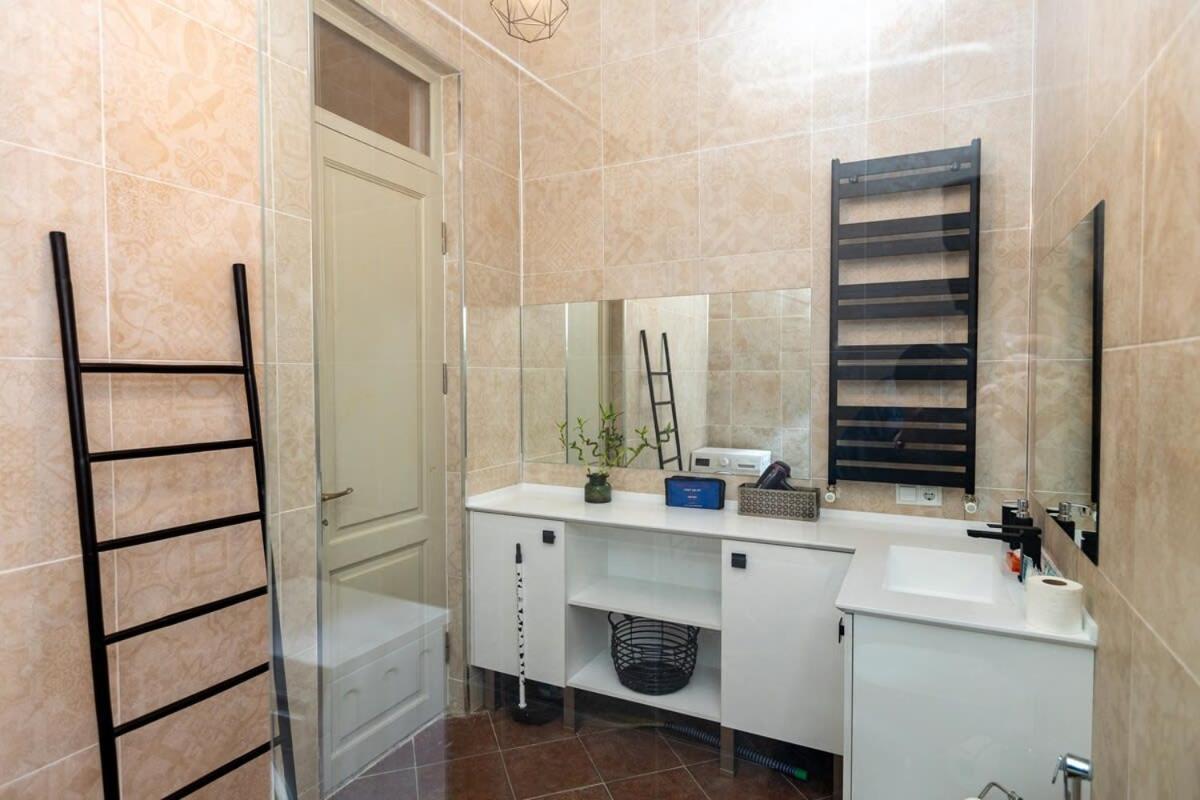 Stylish 2Br Apt In The Heart Of Old Тбілісі Екстер'єр фото