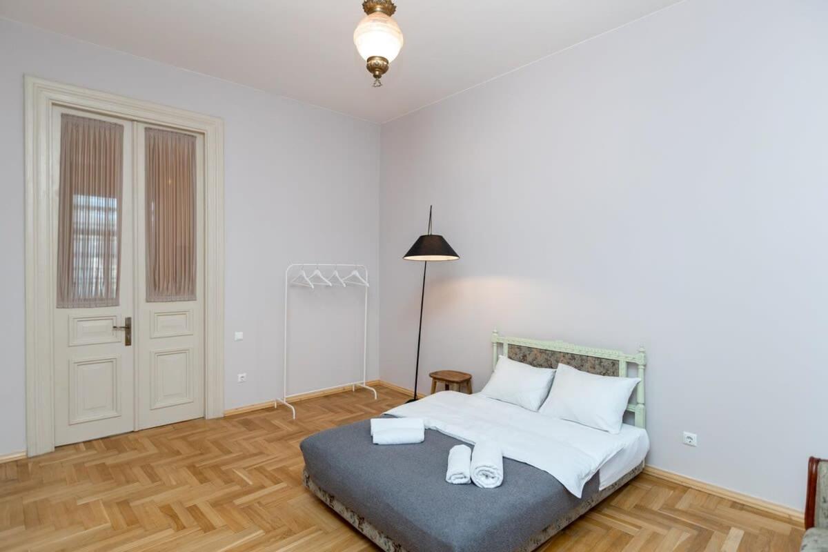 Stylish 2Br Apt In The Heart Of Old Тбілісі Екстер'єр фото