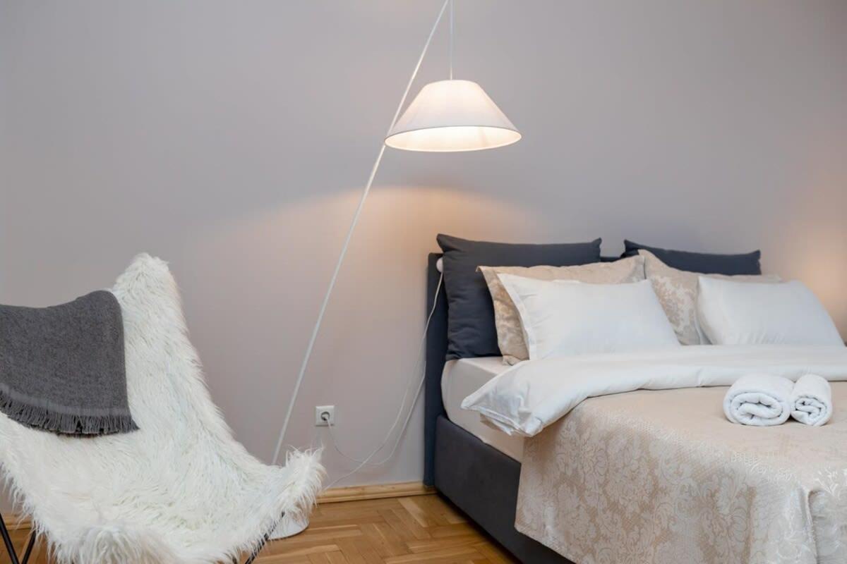 Stylish 2Br Apt In The Heart Of Old Тбілісі Екстер'єр фото